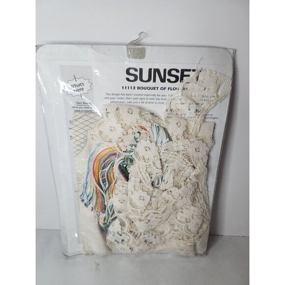Vintage Sunset Crewel Embroidery Kit Bouquet Of Flowers Pillow 14 x 14 New RARE - Picture 4 of 5